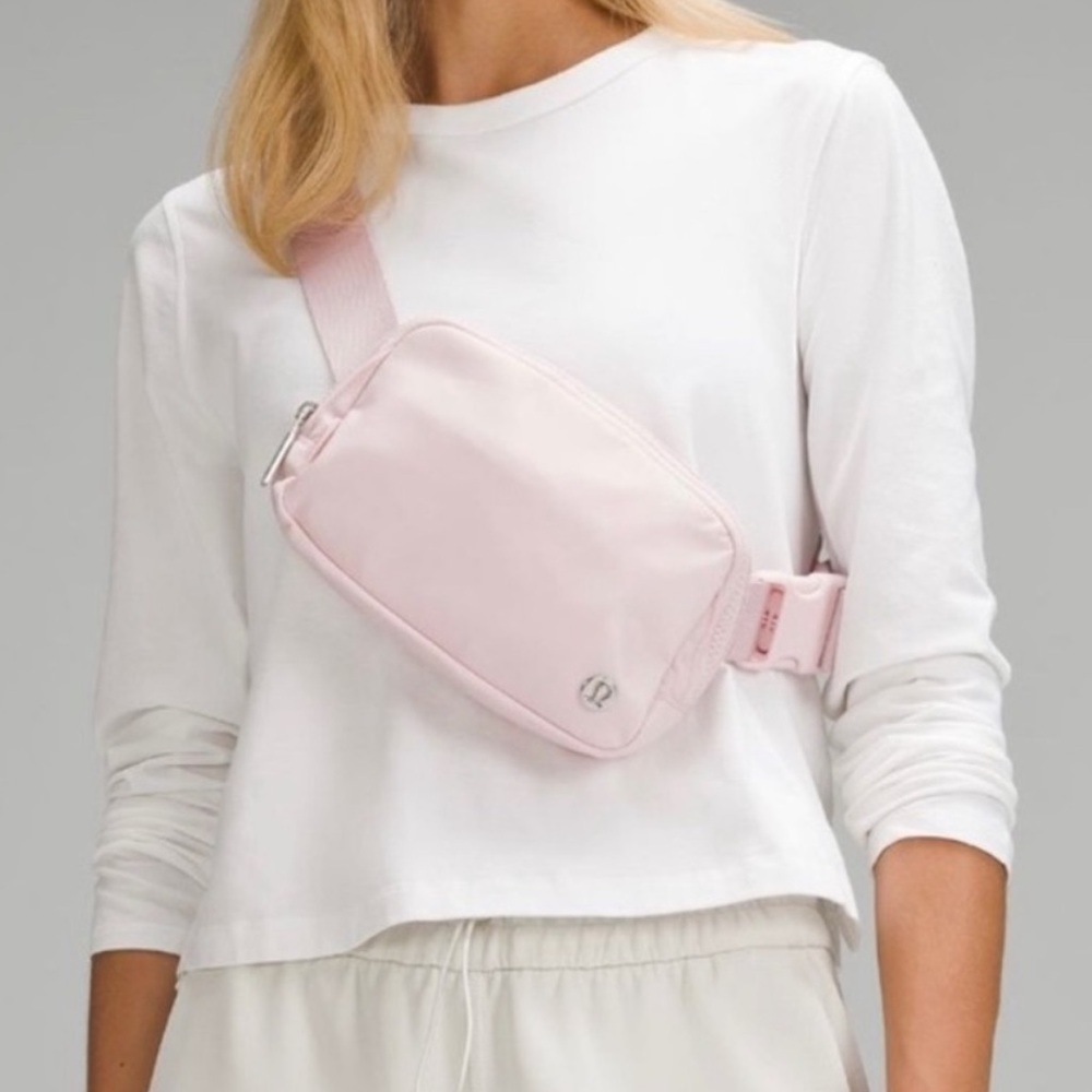 Lululemon Athletica belt bag color flush pink NWT